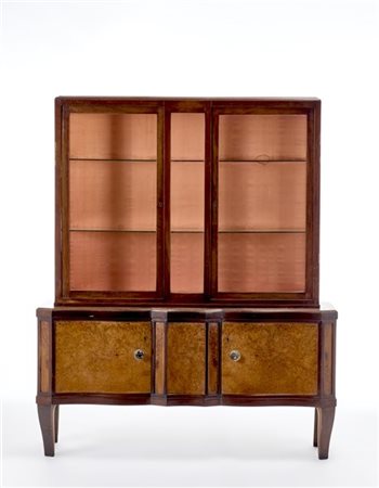 Vetrina Barocchetto in legno massello, bordato e impiallacciato con corpo infer