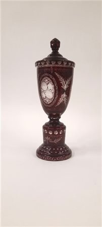 Manifattura di Boemia
Vaso a coppa con coperchio in cristallo rosso e incolore