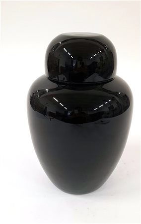 Manifattura di Murano
Vaso con coperchio in vetro soffiato ametista scurissimo.