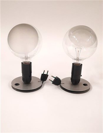 Achille Castiglioni Coppia di lampade da tavolo modello "Lampadina". Produzione