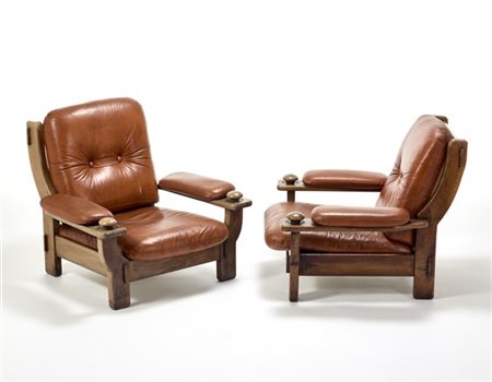 Coppia di poltrone con struttura in legno massello, cuscini asportabili e bracc