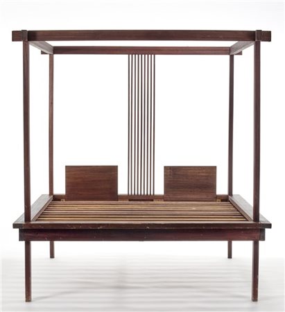 Letto matrimoniale a baldacchino in legno massello. Italia, anni '80/'90. (dife