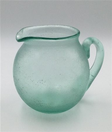 Seguso Versatoio. Murano, anni '50/'60. Vetro soffiato azzurrino corroso all'aci