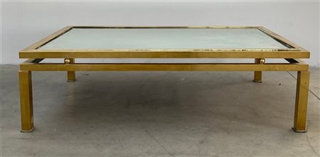 Tavolino da salotto in ottone con piano specchiato sostenuto da sfere. Italia,