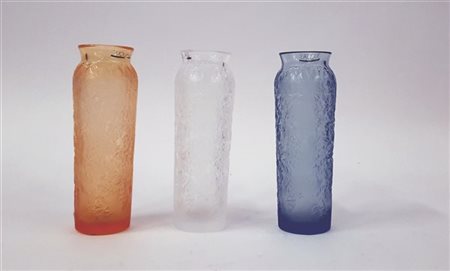 Lalique Lotto composto da tre vasetti in vetro soffiato in stampo trasparente, a