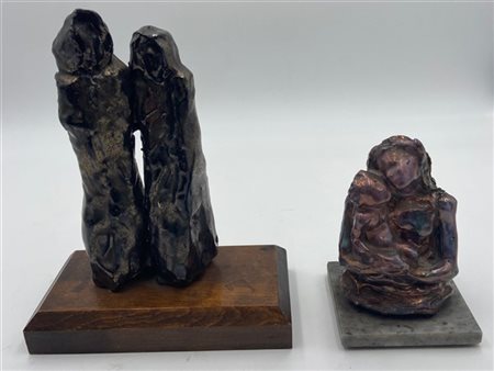 Lotto composto da una scultura a tutto tondo in ceramica smaltata a lustri meta