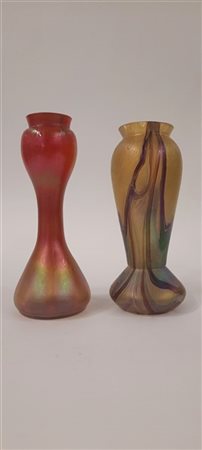 Manifattura di Boemia 
Lotto di due vasi bulbiformi a corpo allungato in vetro