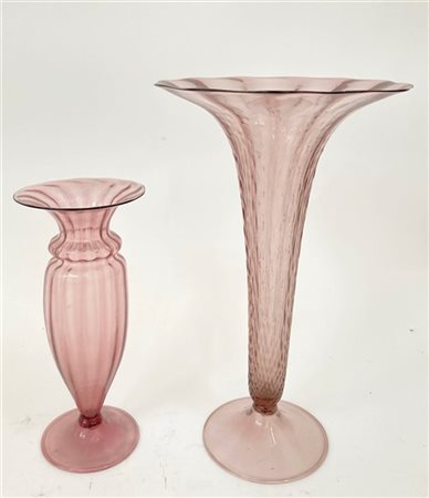 Manifattura di Murano 
Due vasi in vetro soffiato trasparente ametista di forme