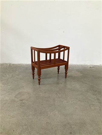 Portariviste in legno massello di mogano. Italia, anni '50. (cm 50x49,5x25) (li