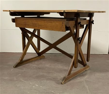 Tecnigrafo in legno. Italia, secolo XX. (cm 118x82x77) (lievi difetti)