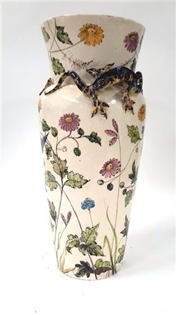 Grande vaso in ceramica dipinta in policromia a motivi naturalistici, collo dec