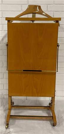 Reguitti Servomuto. Agnosine (Brescia), anni '70. Legno chiaro e ottone. Recante