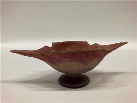 Daum Alzata in pasta vitrea opalescente rossa, gialla e verde. Nancy, inizio sec