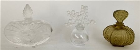 Lalique Lotto di tre boccette porta profumi. Francia, anni '80/'90. Cristallo tr