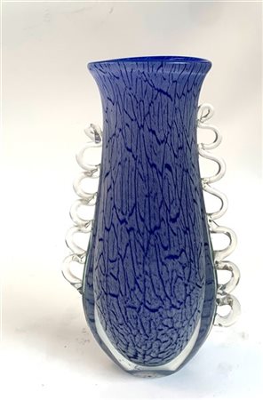 Vaso in vetro blu con anse a morise trasparenti incolore applicate a caldo firm
