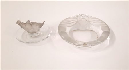 Lalique Lotto composto da un posacenere in vetro soffiato in stampo trasparente