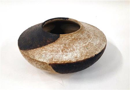 Vaso in gres smaltato in bruno, bianco crème e ocra. Anni '50. Marchio indecifr