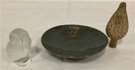 Lotto composto da una sculturina in vetro soffiato in stampo e parzialmente aci