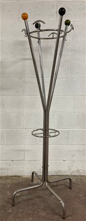 Appendiabiti con fusto in metallo cromato, puntali neri, verdi e gialli. Italia