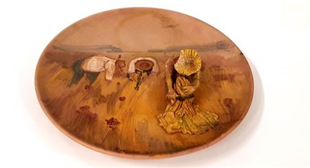 R. Formica Piatto in ceramica dipinta e decorata in rilievo. Ravenna, 1981. Firm