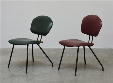 Lotto composto da due sedie con struttura in tubolare metallico verniciato nero