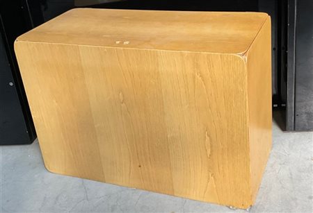 Derk Jan De Vries Cassapanca. Anni '80. Legno chiaro massello e impiallacciato.