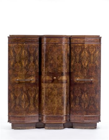 Armadio Novecento in legno massello e impiallacciato in radica, maniglie in bro