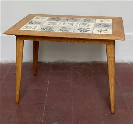 Tavolo in legno di rovere massello con piano decorato da formelle di ceramica d
