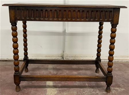 Tavolino in rovere con gambe tornite e cassetto nella fascia (cm 92x73x45) (dif