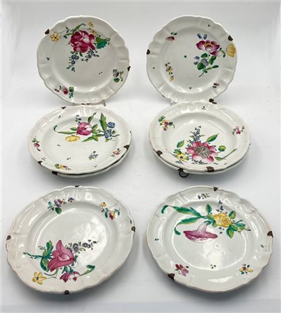 Manifattura di Lodi. Lotto di cinque piatti piani e tre fondi a bordo sagomato