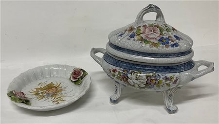 Manifattura di Bassano, lotto composto da una zuppiera e un piatto in ceramica