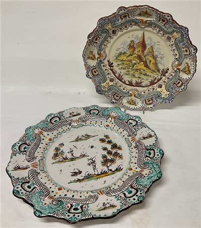 Manifattura Arca, Genova, lotto di due piatti decorativi in terracotta smaltata