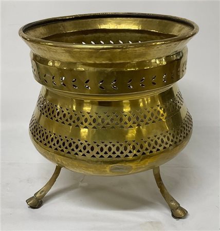 Base per incensiere tripode in rame dorato con fasce traforate (h cm 40 d cm 38