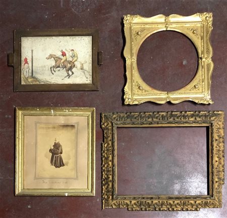 Lotto composto da tre cornici ed un vassoio con decoro equestre (gravi difetti)