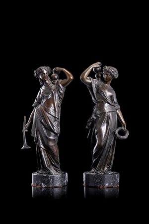 Auguste Moreau "Figure classiche" coppia di sculture in bronzo (h. cm 28) poggia