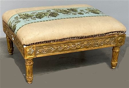 Poggiapiedi in legno intagliato e dorato con piedi torniti, secolo XVIII (difet