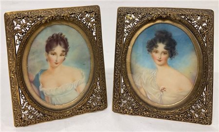 Coppia di miniature su avoriolina raffiguranti ritratti femminili (cm 7,5x5,5)