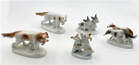 Manifatture differenti, lotto di cinque sculture in porcellana policroma raffig