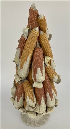 Scultura centrotavola in ceramica craquelet decorata in policromia da numerose