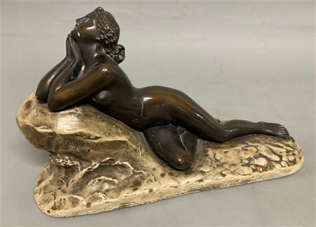 Ignoto "Nudo femminile sullo scoglio" Scultura in gesso (cm 45x30) (difetti)