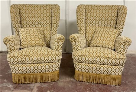 Coppia di bergère interamente rivestite in tessuto operato a motivi floreali co