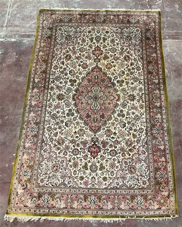 Tappeto orientale annodato in seta su trama e ordito in seta (cm 310x200) (dife