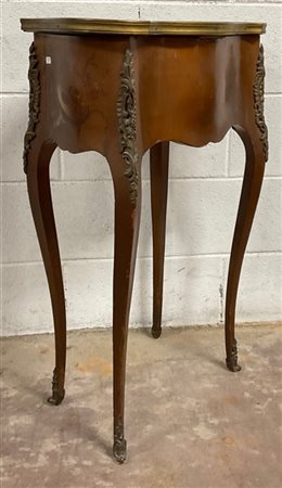 Tavolino da lavoro "Verin Martin" in legno di forma mossa con piano sollevabile