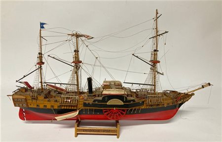 Modello di imbarcazione a tre alberi con propulsione a vela e a vapore con band