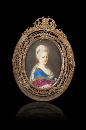 Ignoto del secolo XX, Gentildonna, miniatura ovale (cm 8x6) in cornice in metal