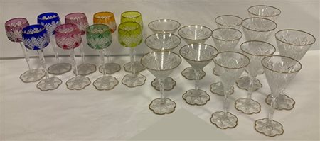 Lotto composto da dieci calici da acqua, nove calici da vino, dodici coppe da c