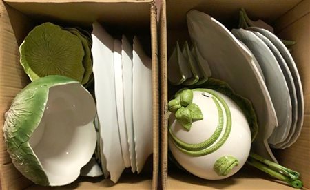 Manifatture diverse. Lotto composto da numerose ciotole, antipastiere e piatti