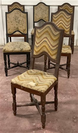 Lotto composto da sei antiche sedie con schienale mosso, gambe e braccioli torn