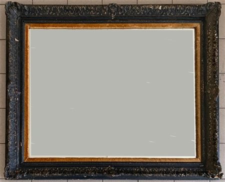 Specchiera con cornice in legno intagliato e laccato nero (cm 97x117,5) (difett