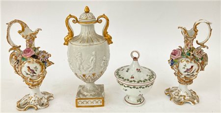 Manifatture diverse, secolo XIX-XX. Lotto composto da un vaso decorato a scena